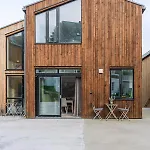Villa Modern In Plush Town