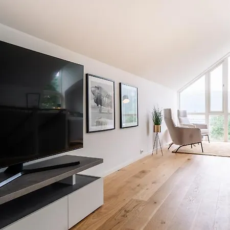 Modern In Plush Town Вилла *