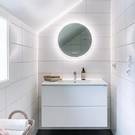 Modern In Plush Town Вилла