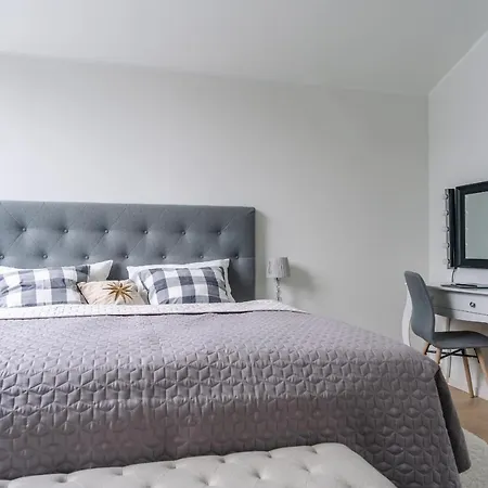 Villa Modern In Plush Town *