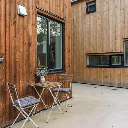 Modern In Plush Town *