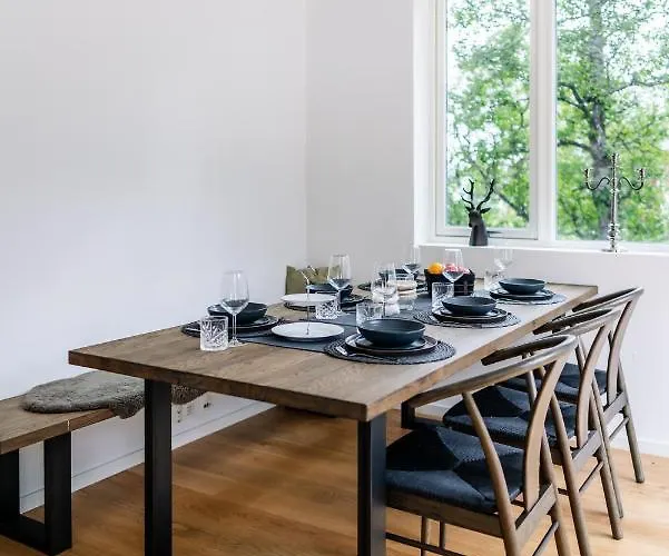 Villa Modern In Plush Town