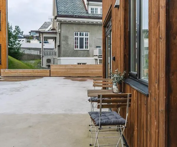 Modern In Plush Town *