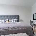 Villa Modern In Plush Town *